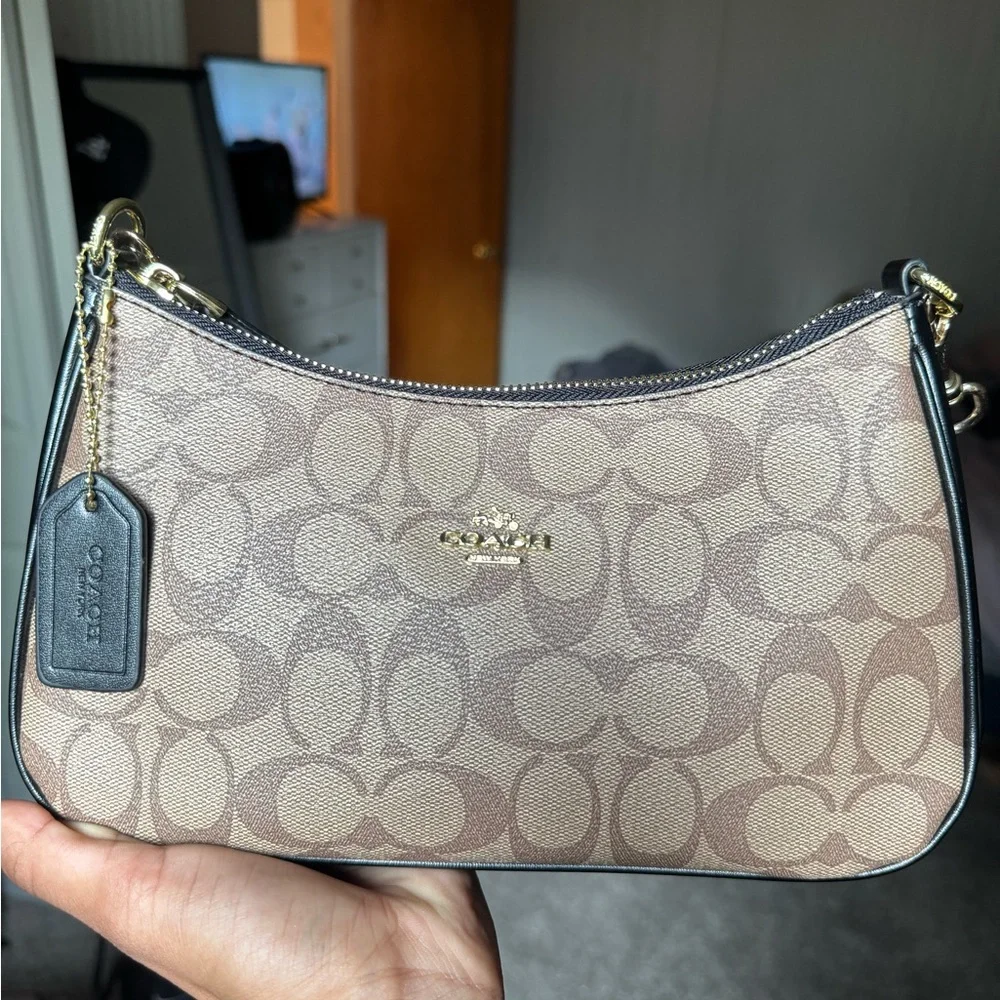 極美品！！Coach Signature Shoulder bag Brown Coach | Bags | Coach Brown Shoulder Bag With Signature Monogram